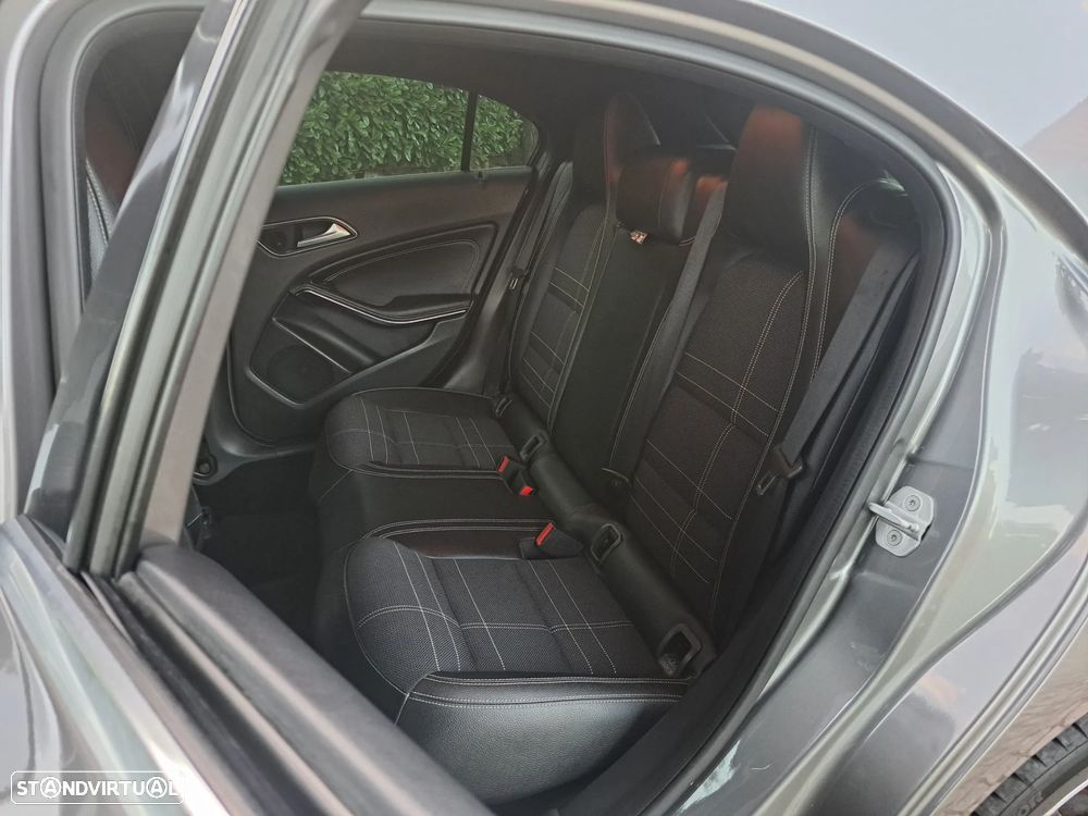 Mercedes-Benz A 180 7G-DCT Urban - 34