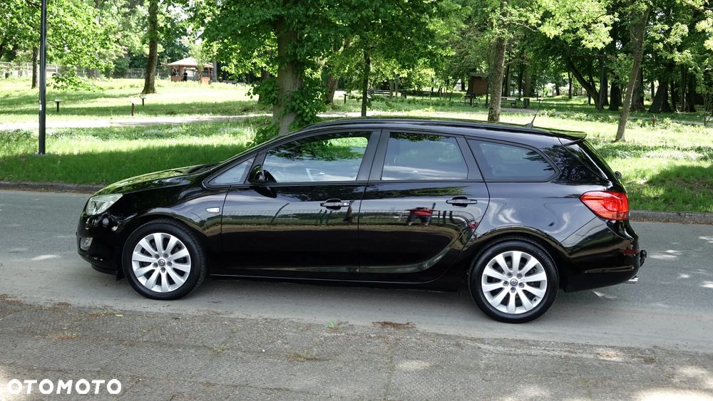 Opel Astra 1.6 Turbo - 28