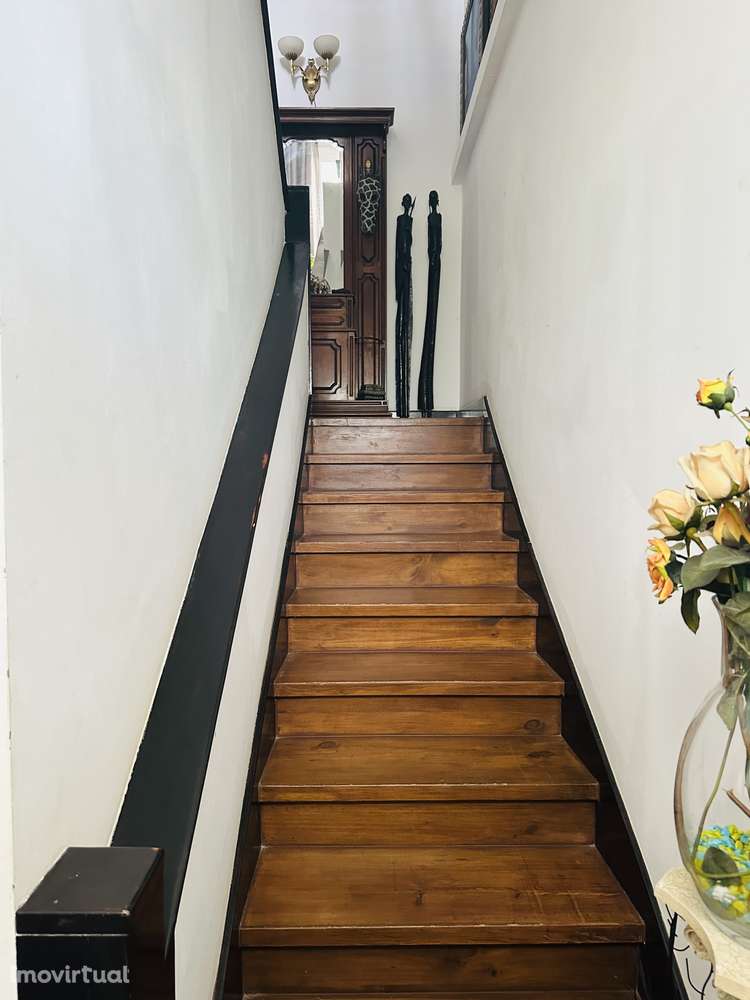 Moradia T3+T2 Bifamiliar para habitação própria ou investimento - Grande imagem: 5/36