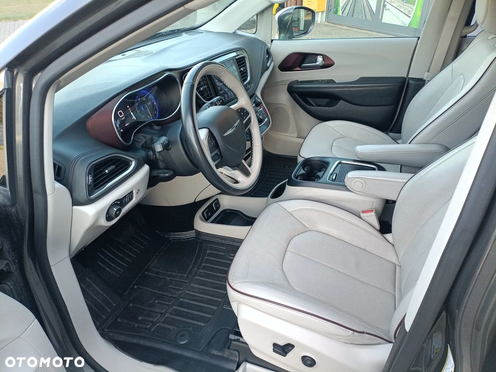 Chrysler Pacifica - 9