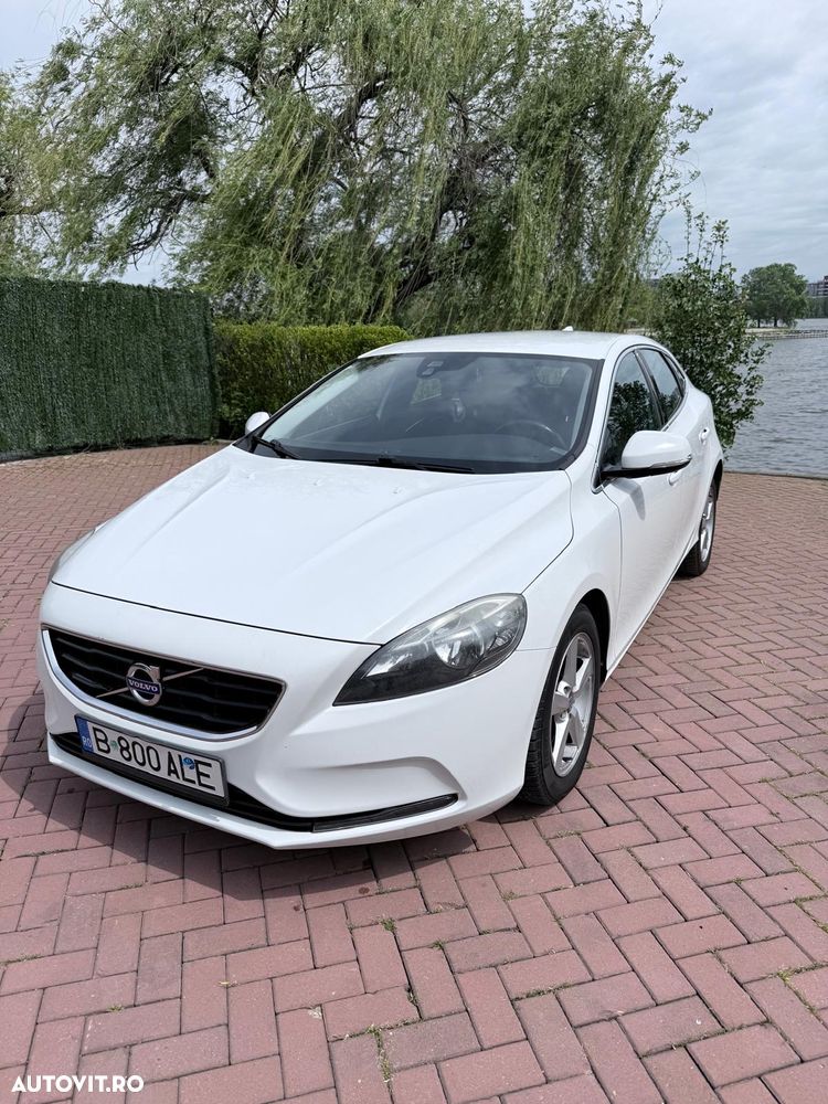 Volvo V40 D4 VEA Momentum - 1