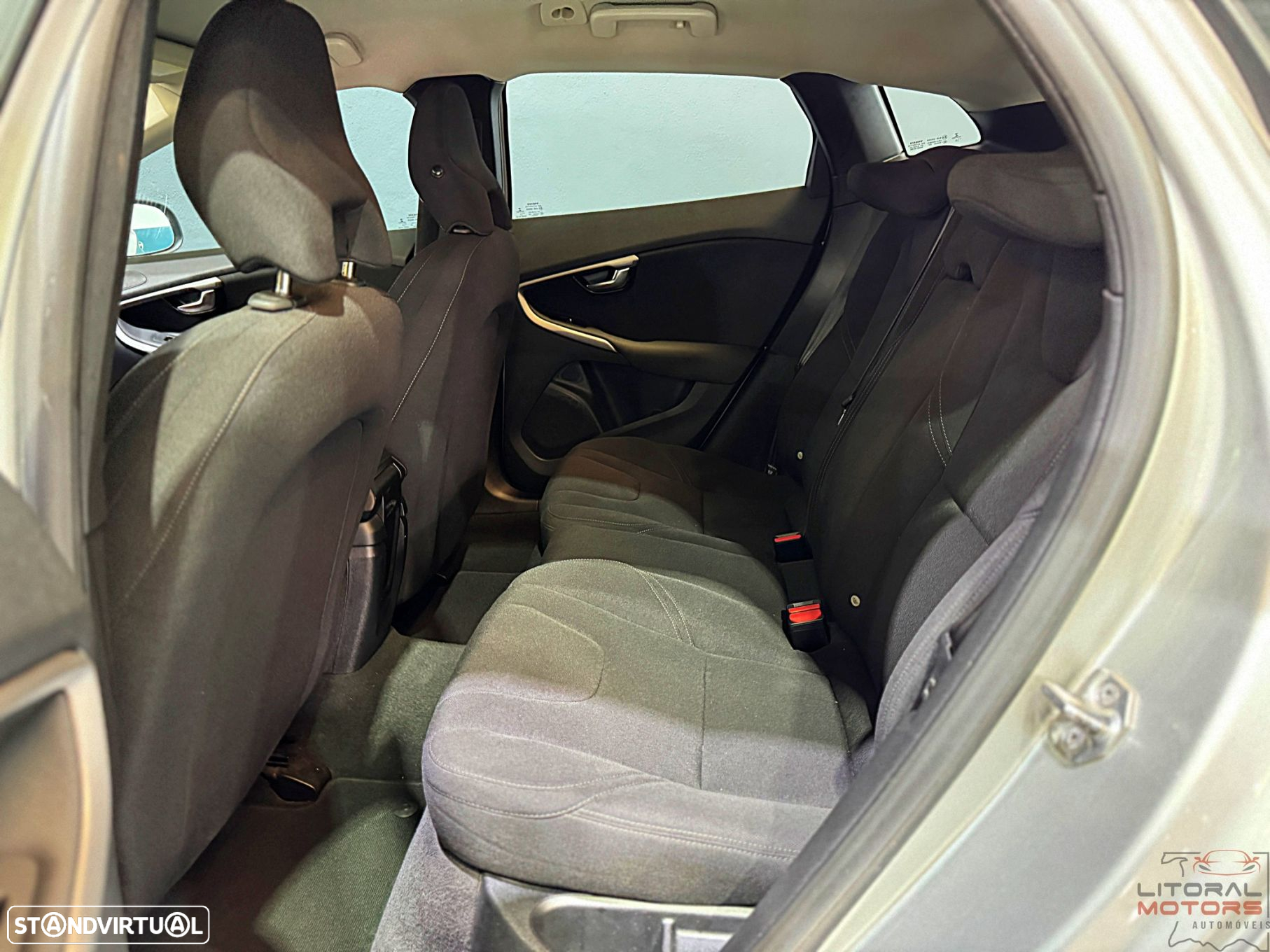 Volvo V40 1.6 D2 Momentum Powershift Eco - 14