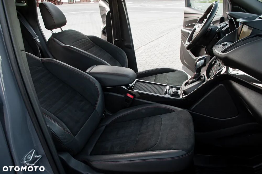 Ford Kuga 2.0 TDCi 4x4 ST-Line - 23