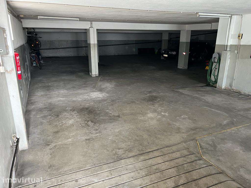 T2 c/ Varanda + Lugar Garagem + Arrumo, remodelado - Grande imagem: 5/23
