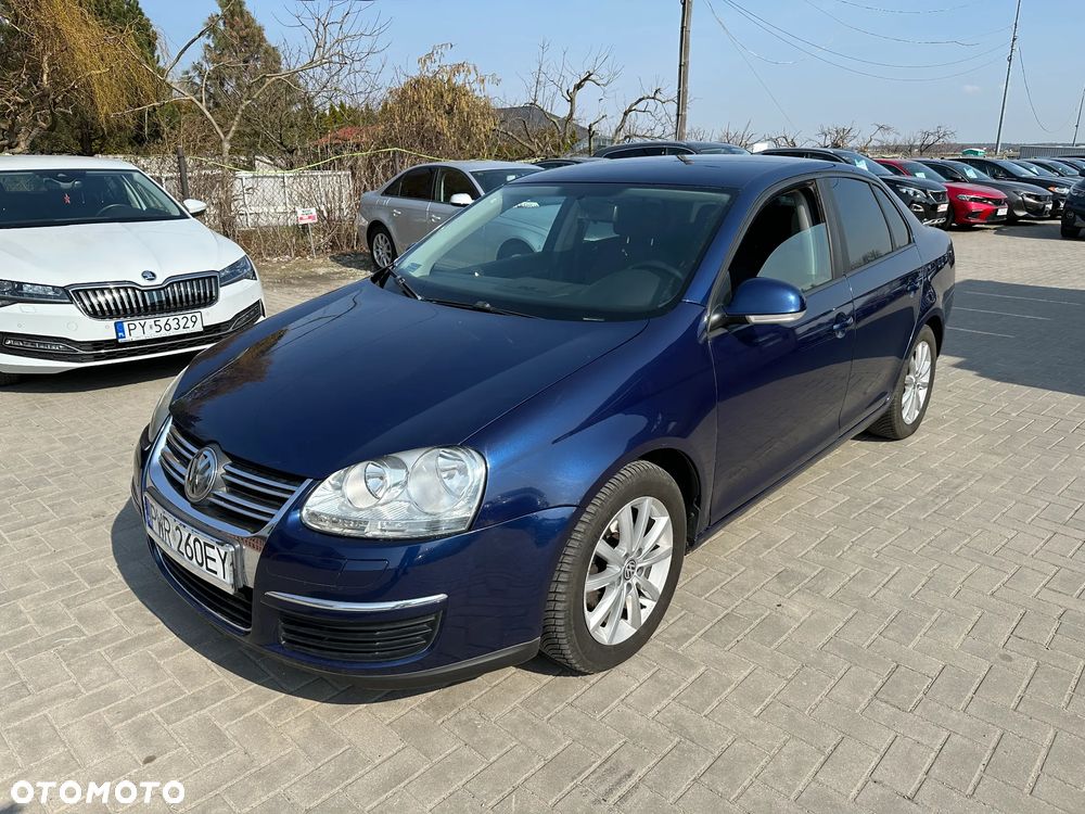 Volkswagen Jetta - 1