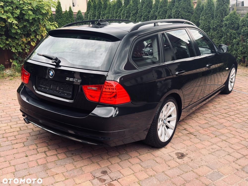 BMW Seria 3 320d DPF Touring - 15