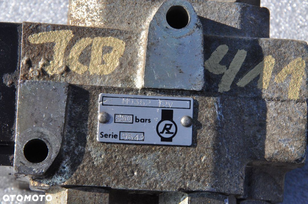 ROZDZIELACZ ZAWÓR JCB 411 97R M9362 - 2