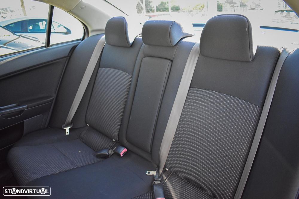 Mitsubishi Lancer 1.5 Invite - 9