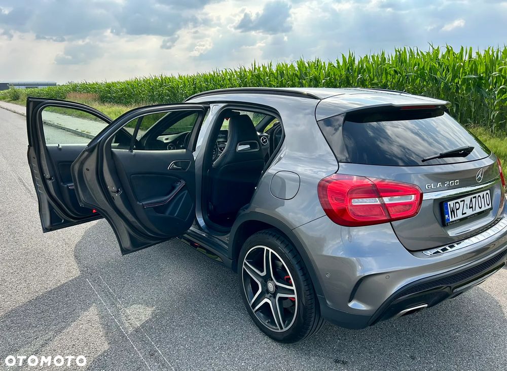 Mercedes-Benz GLA - 10