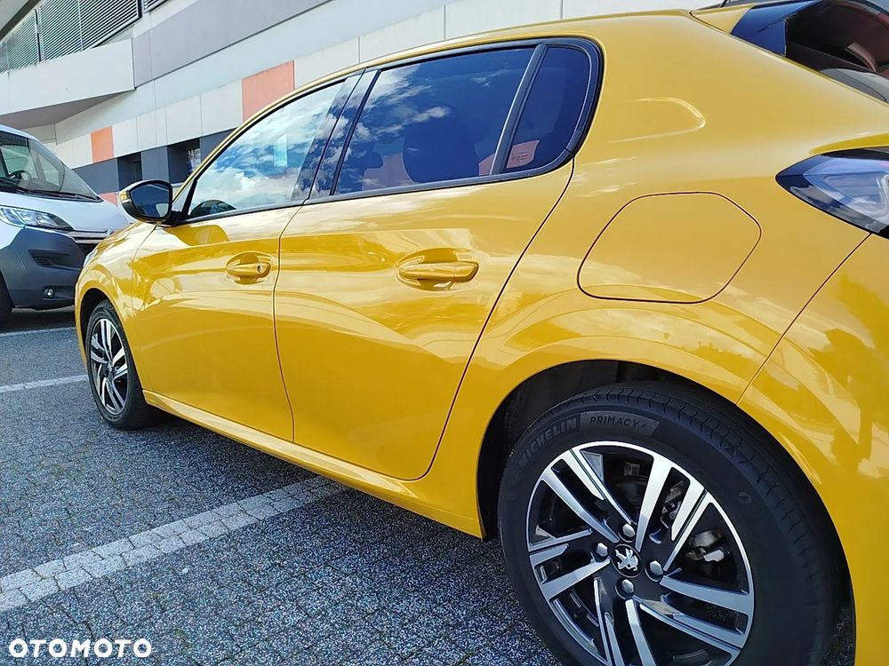 Peugeot 208 TURBO 100 Allure - 32