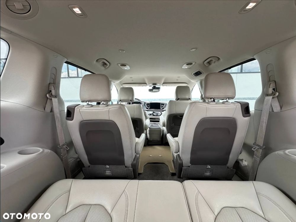 Chrysler Pacifica - 11