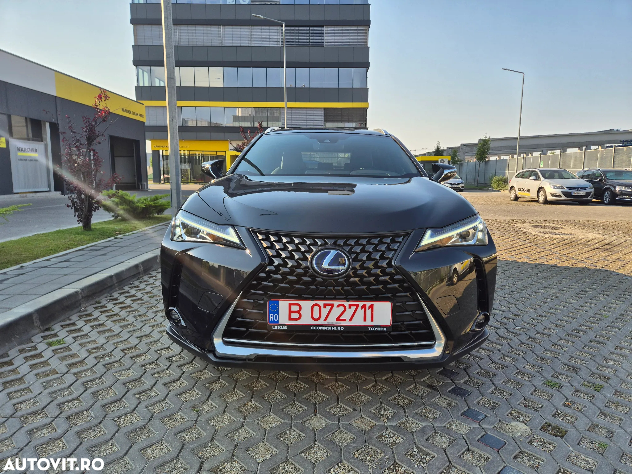 Lexus UX 250h Business Edition - 3