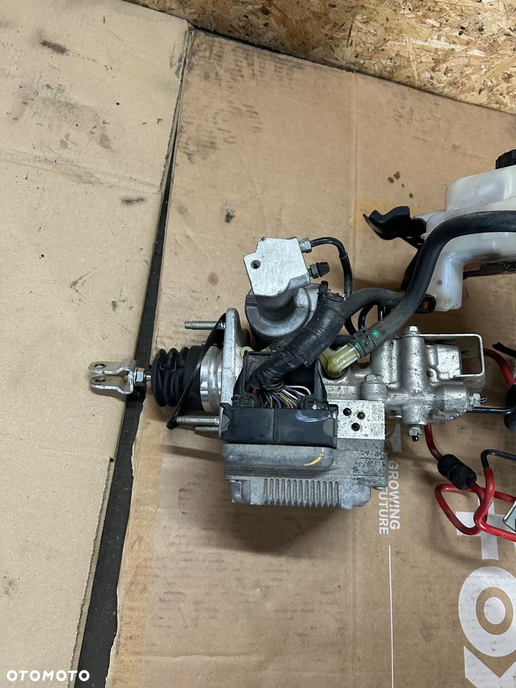 Toyota Yaris III lift hybryda pompa hamulcowa 47210-52480 - 4