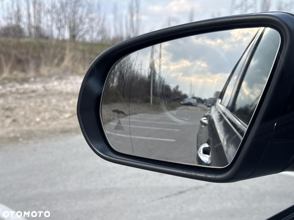 Mercedes-Benz GLB - 30