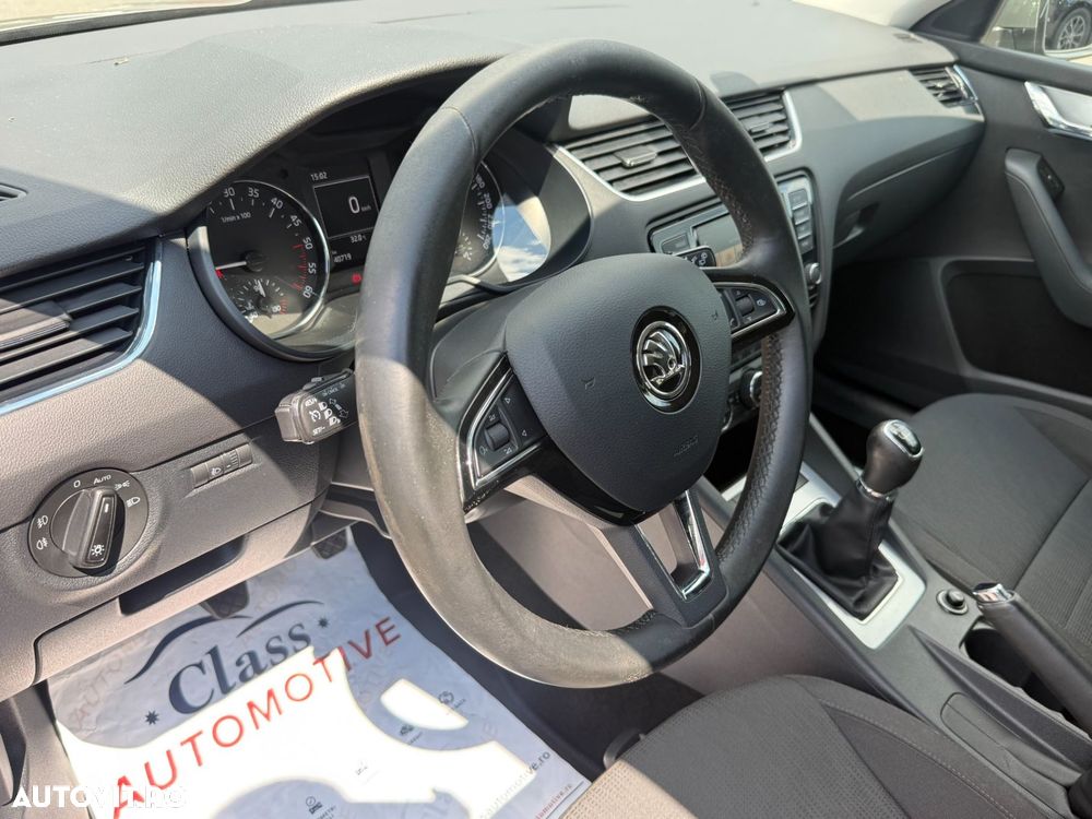 Skoda Octavia 1.6 TDI DSG Ambition - 6