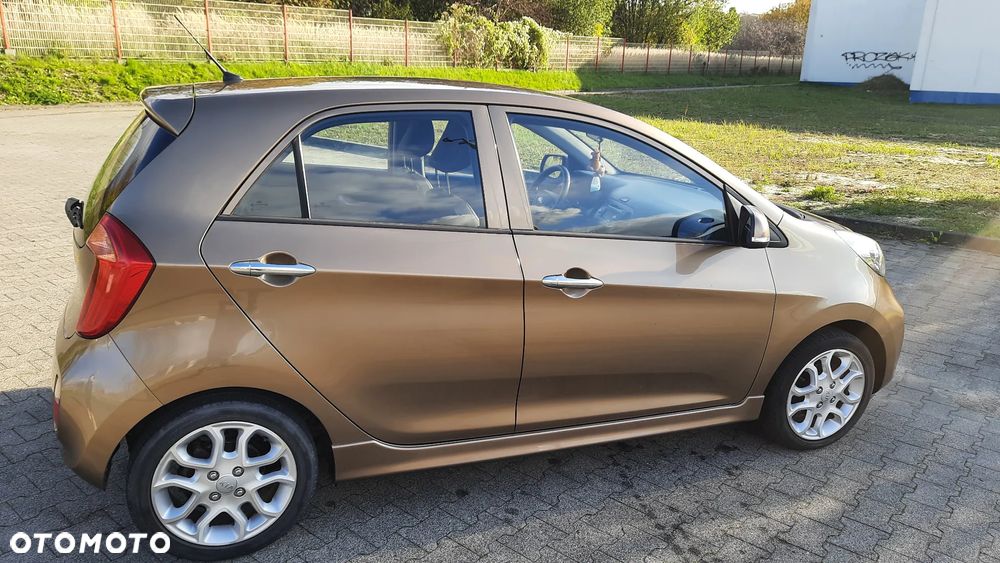 Kia Picanto 1.0 Fifa World Cup Edition - 1