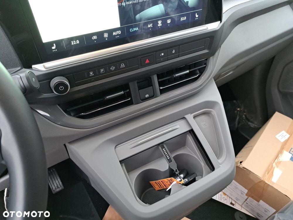 Volkswagen Nowa Caravelle Life silnik: 2,0 l TDI 150 KM / skrzynia biegów: 8-biegowa automatyczna rozstaw osi: 3500 mm   Rozsz. - 18