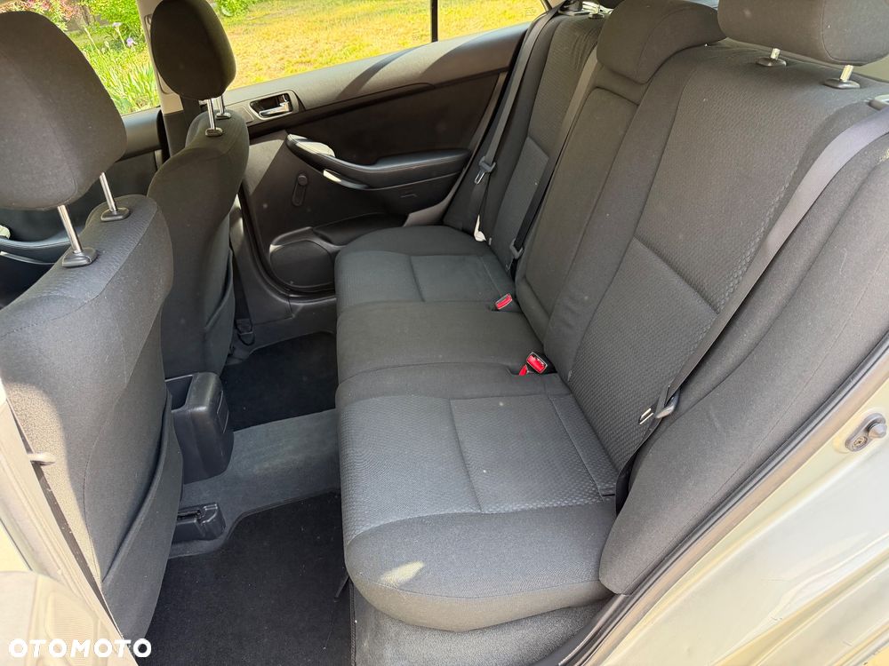 Toyota Avensis - 29