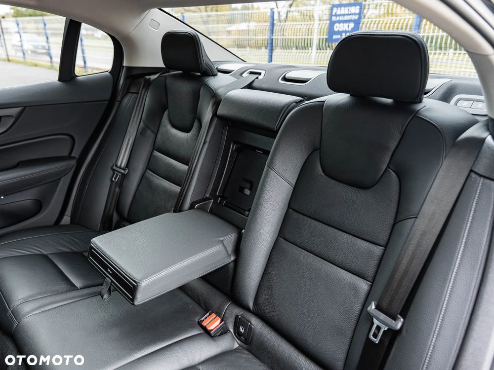 Volvo S60 B4 B DKG Plus Dark - 27