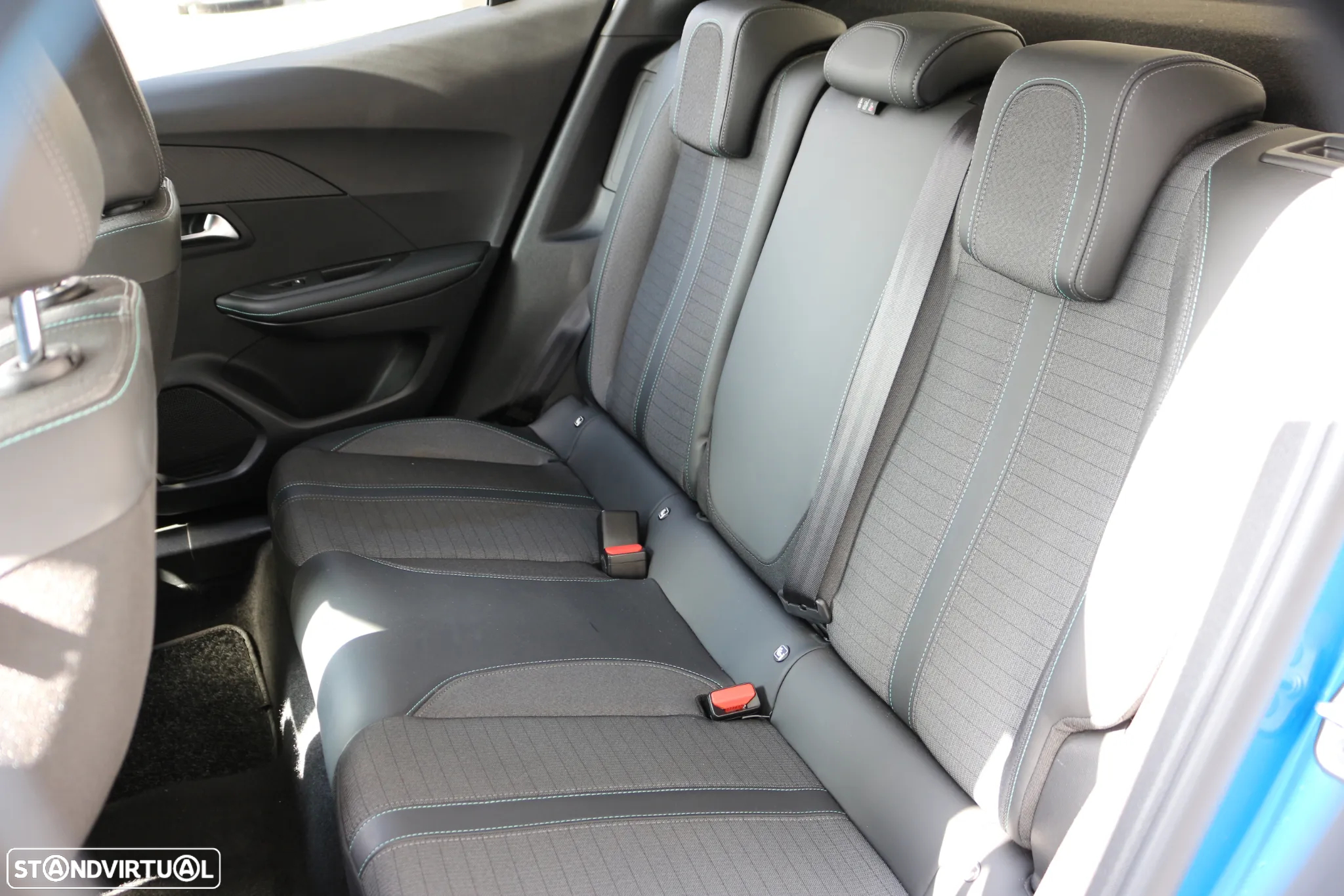 Peugeot e-2008 Allure+ - 37