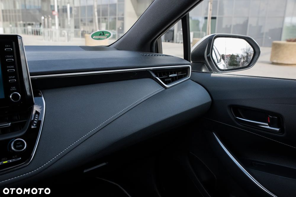 Toyota Corolla 1.8 Business Edition - 38