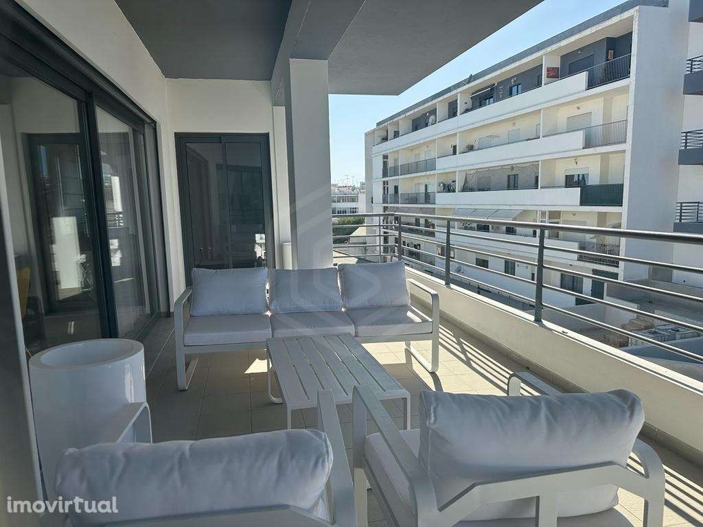 Apartamentos T1, T2, T3 e T4 em condomínio de arquitetura moderna e... - Grande imagem: 1/27