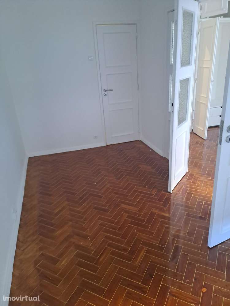 T2 Á Praça Paiva Couceiro, remodelado - Grande imagem: 4/23