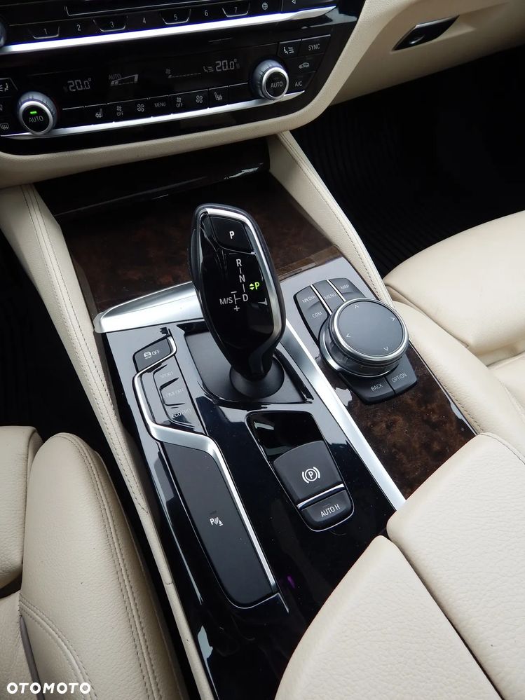 BMW Seria 5 530i M Sport Edition - 16