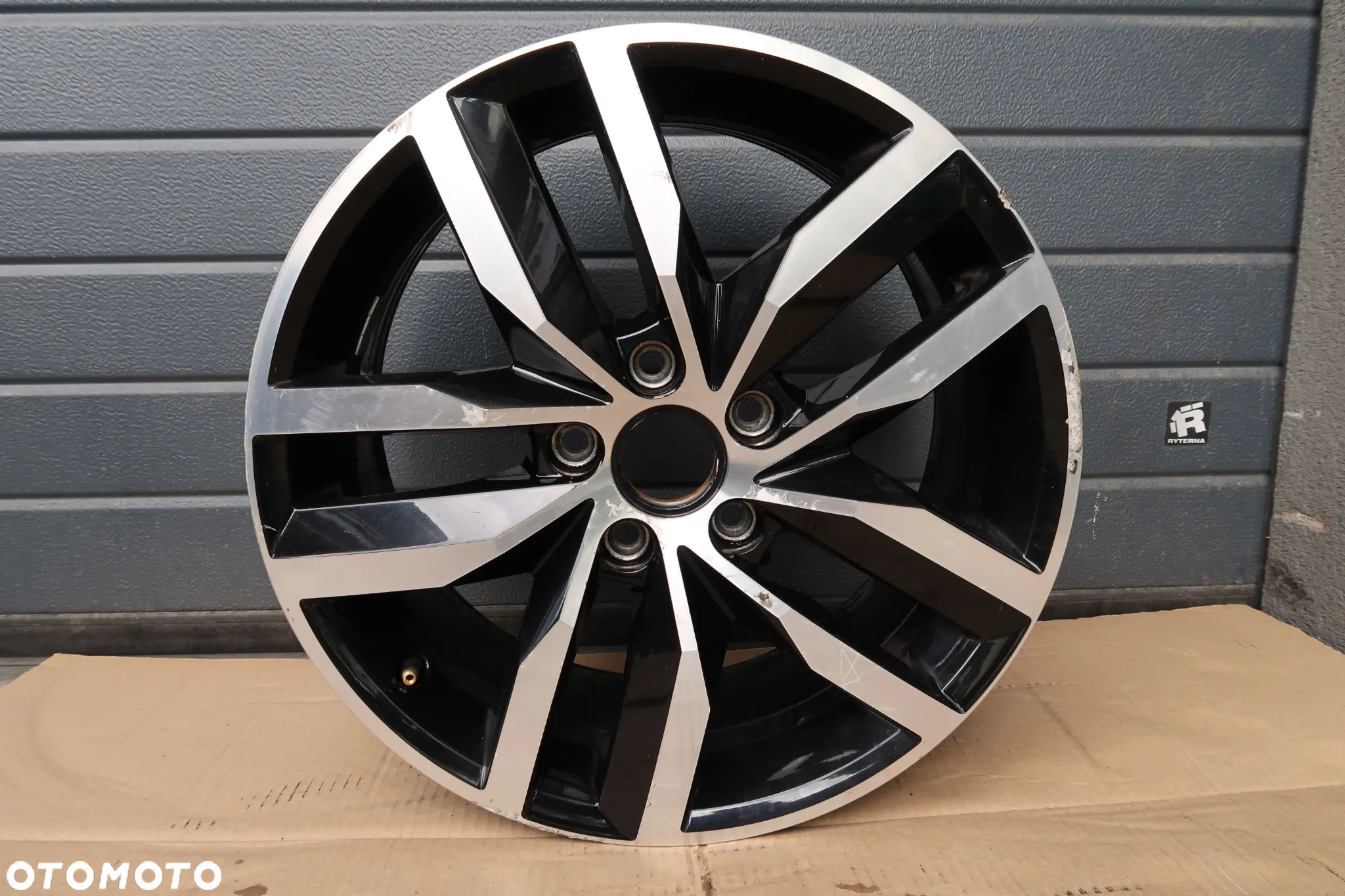 C2/C1 FELGA ALUMINIOWA VW GOLF 7 3G0601025BT 7X17ET49 - 12