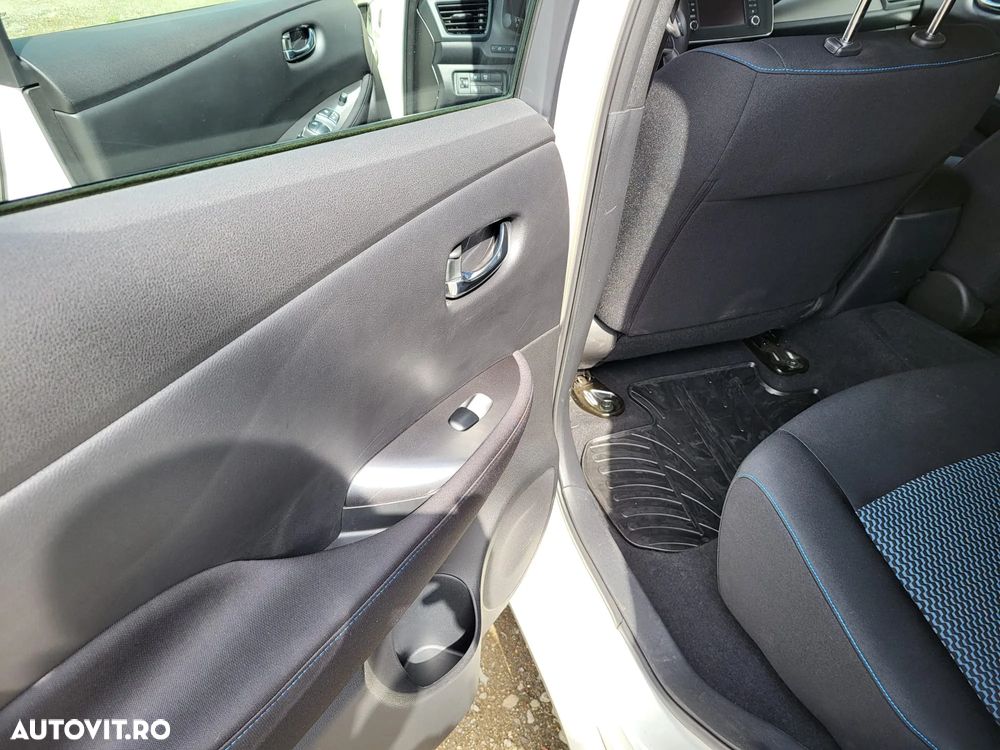 Nissan LEAF 40 kWh N-Connecta - 11