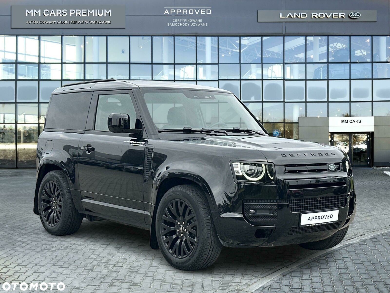 Land Rover Defender - 1