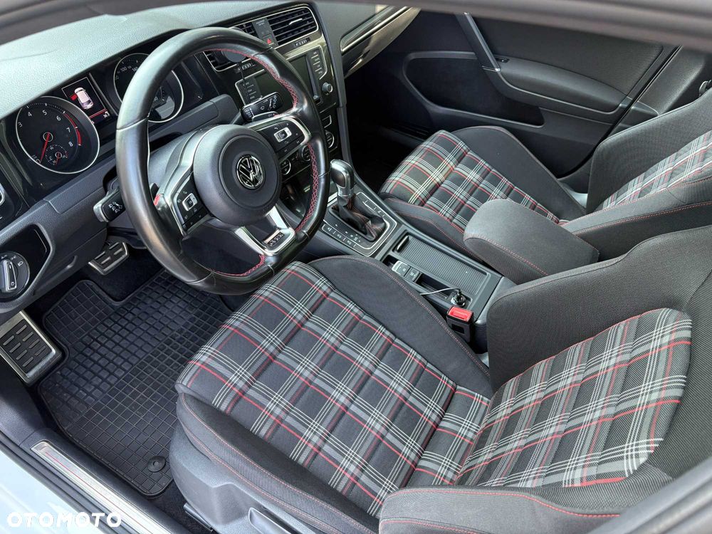 Volkswagen Golf - 7