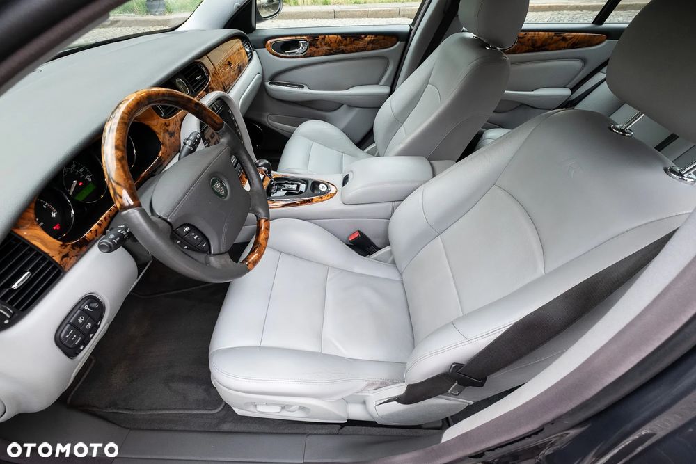 Jaguar XJR 4.2 - 9