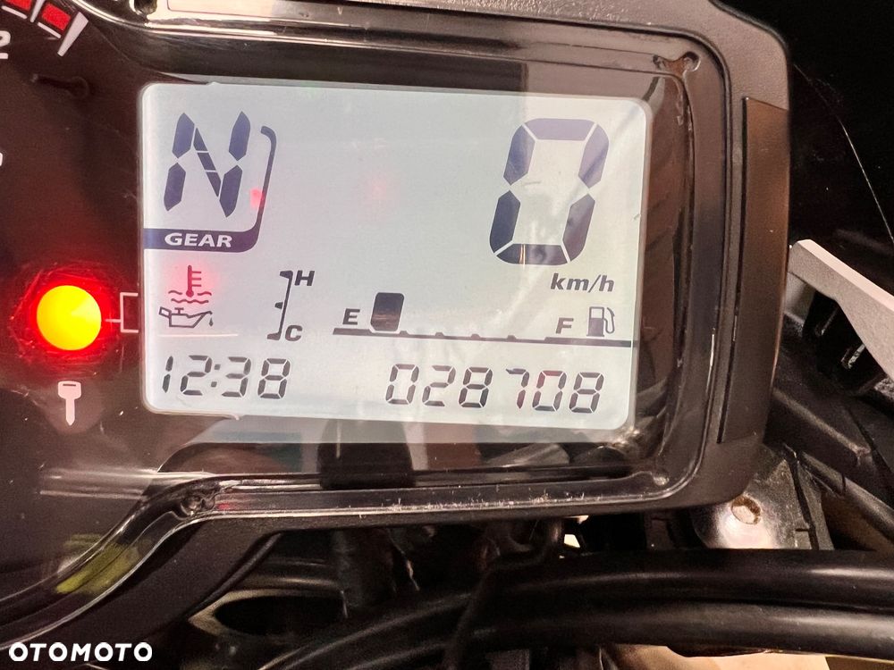 Suzuki GSR - 19