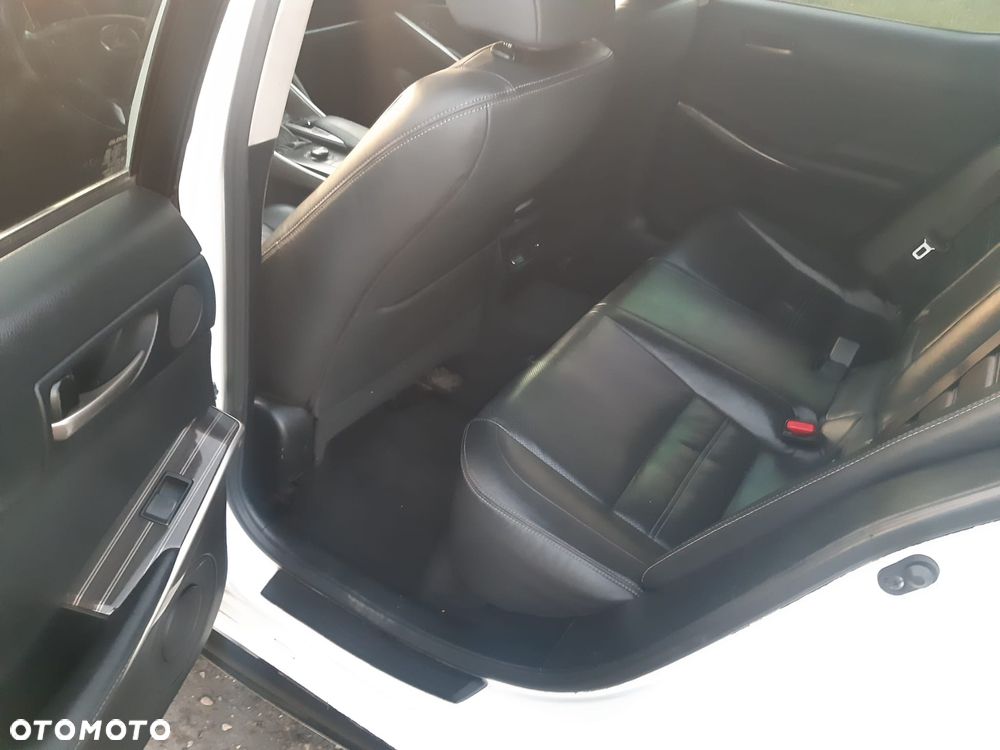 Lexus IS 300h Prestige EU6 - 11