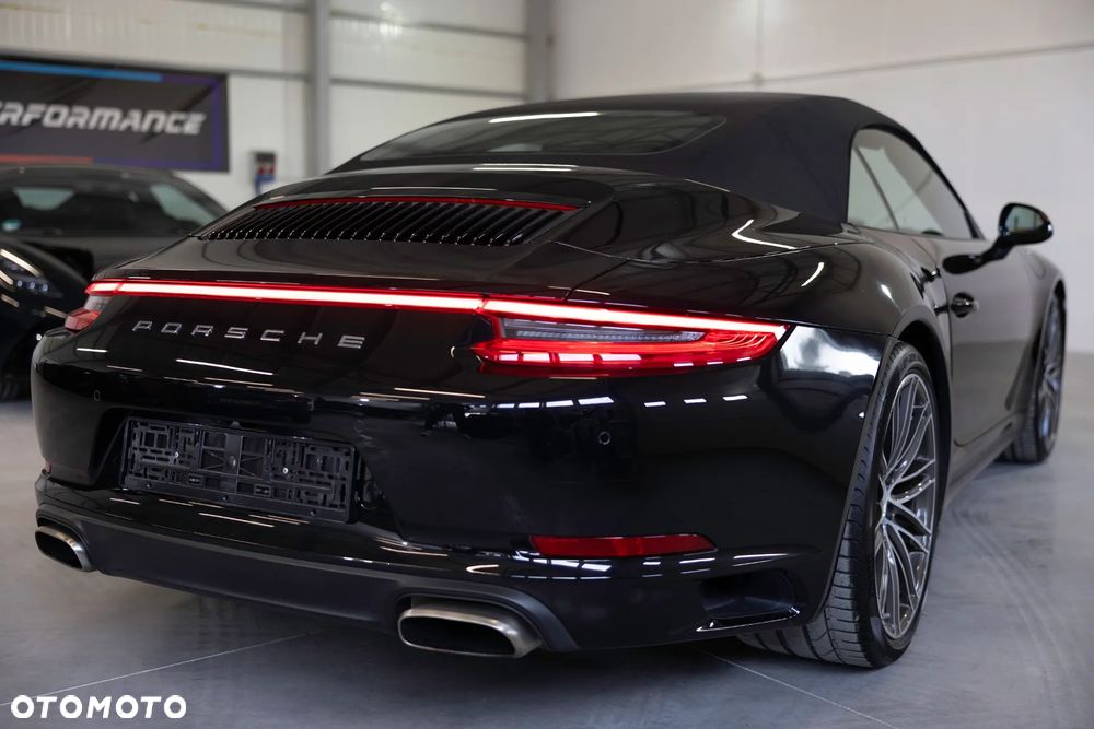 Porsche 911 Carrera 4 Cabriolet PDK - 8