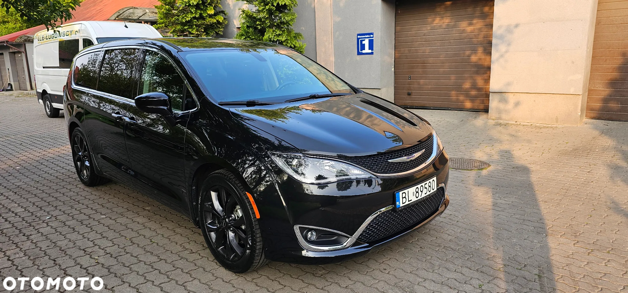 Chrysler Pacifica - 32