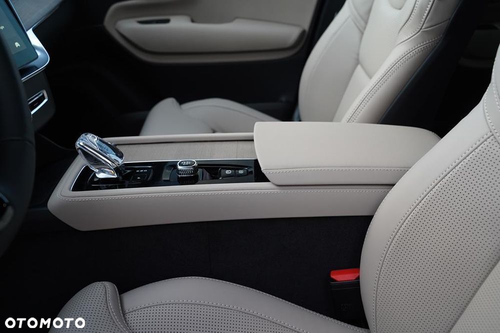 Volvo XC 90 B5 B AWD Ultra Bright 7os - 25