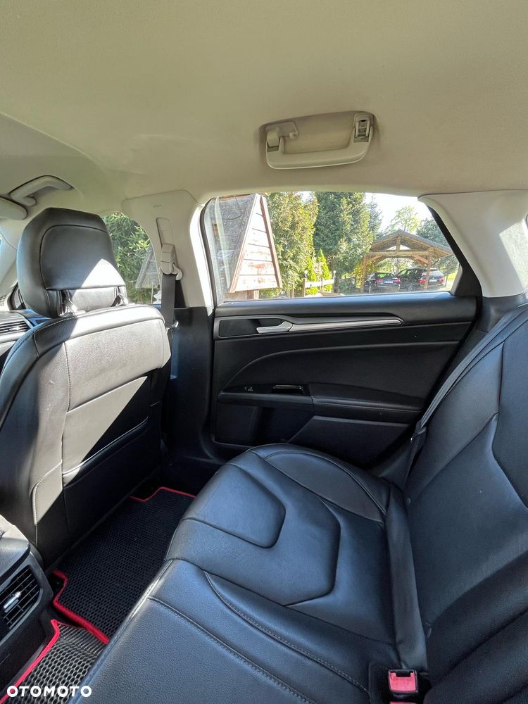 Ford Fusion - 24
