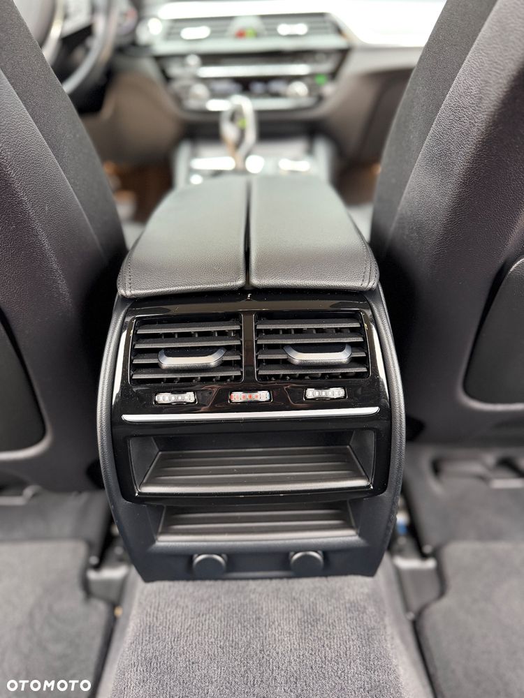 BMW Seria 5 520d xDrive Luxury Line - 33