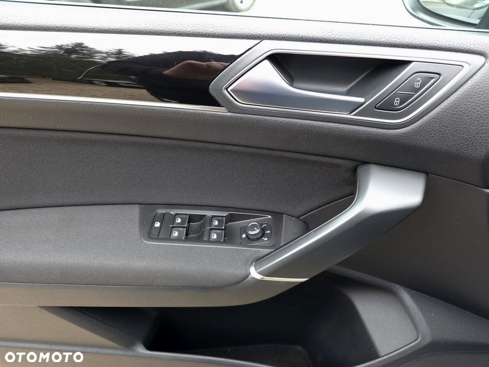 Volkswagen Touran 2.0 TDI BMT Highline - 17