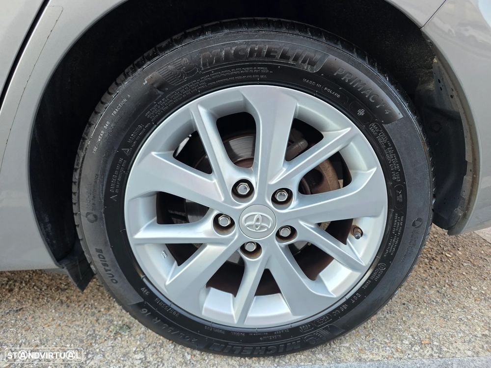 Toyota Auris Touring Sports 1.33 VVT-i Exclusive +Navi - 29