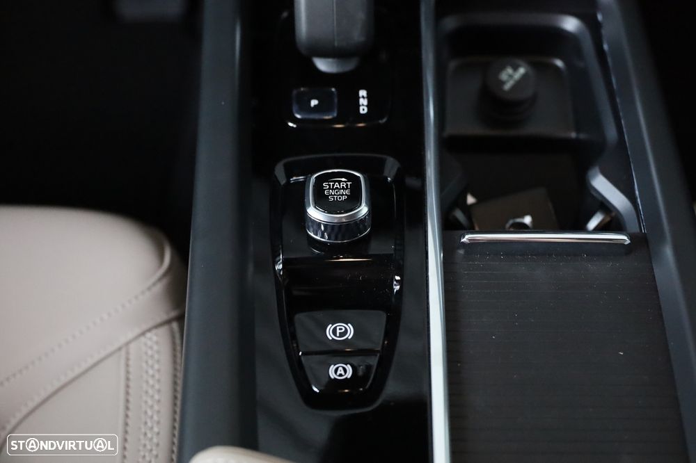 Volvo XC 60 2.0 T6 PHEV Core AWD - 23