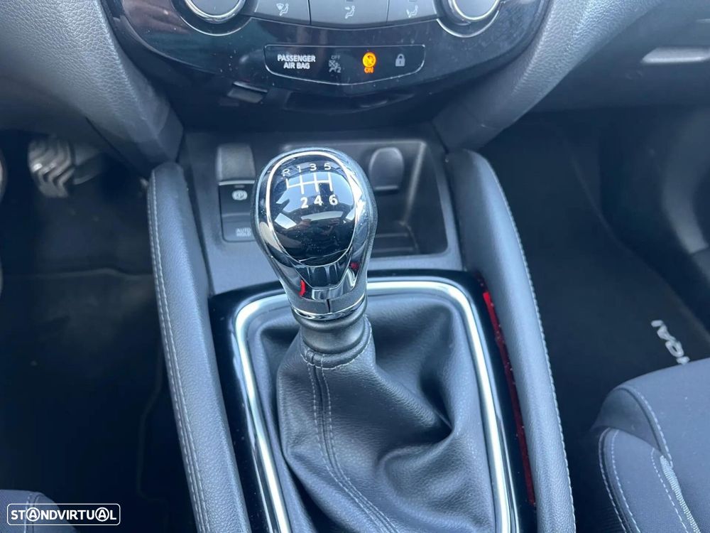 Nissan Qashqai 1.5 dCi N-Connecta J18+Led - 18