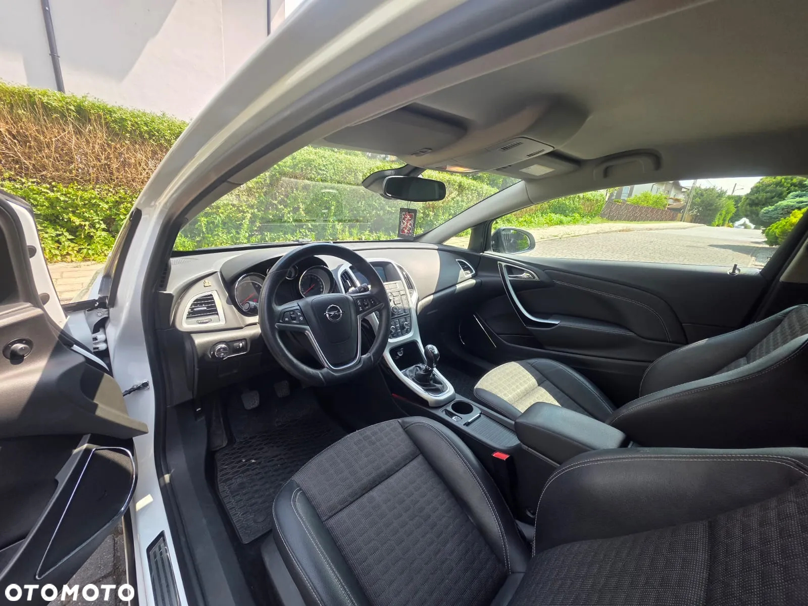 Opel Astra GTC 1.4 Turbo Innovation - 17
