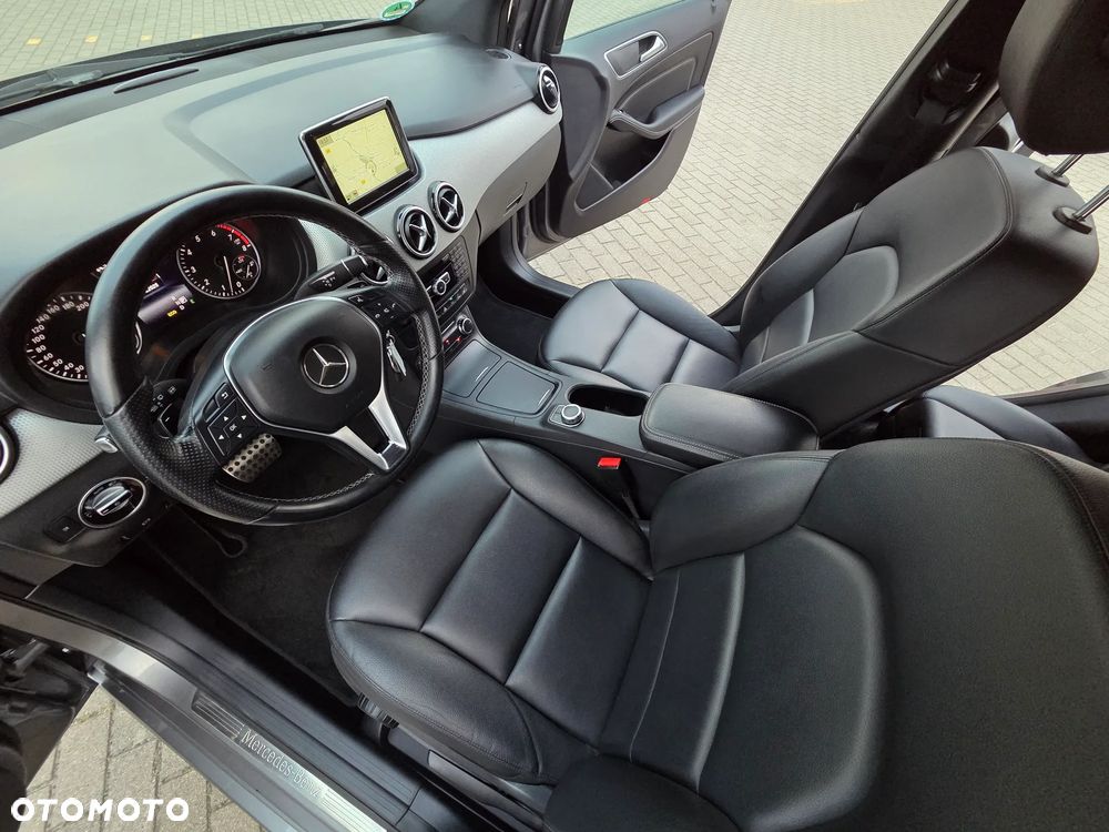 Mercedes-Benz Klasa B 180 7G-DCT UrbanStyle Edition - 25