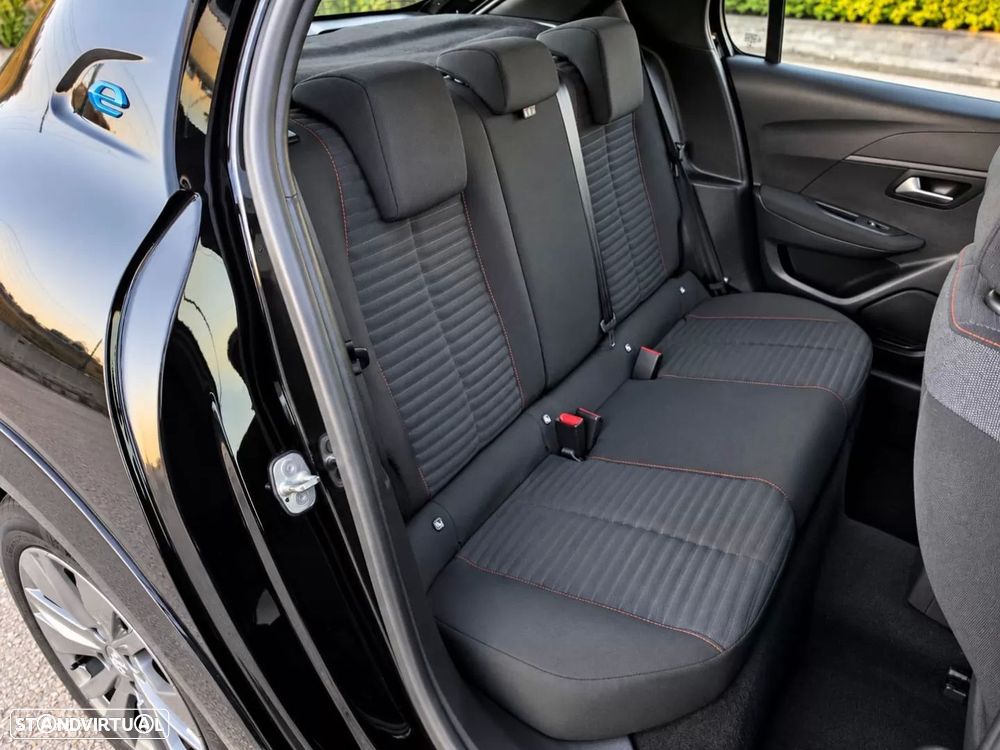 Peugeot e-208 50 kWh Active Pack — fotografia 37