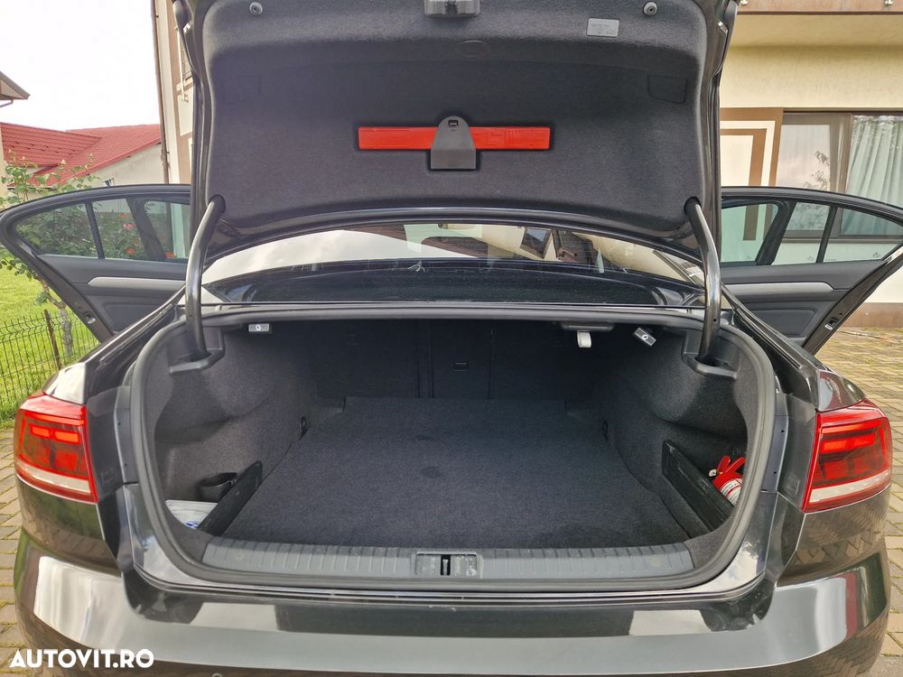 Volkswagen Passat 2.0 TDI DSG Comfortline - 25