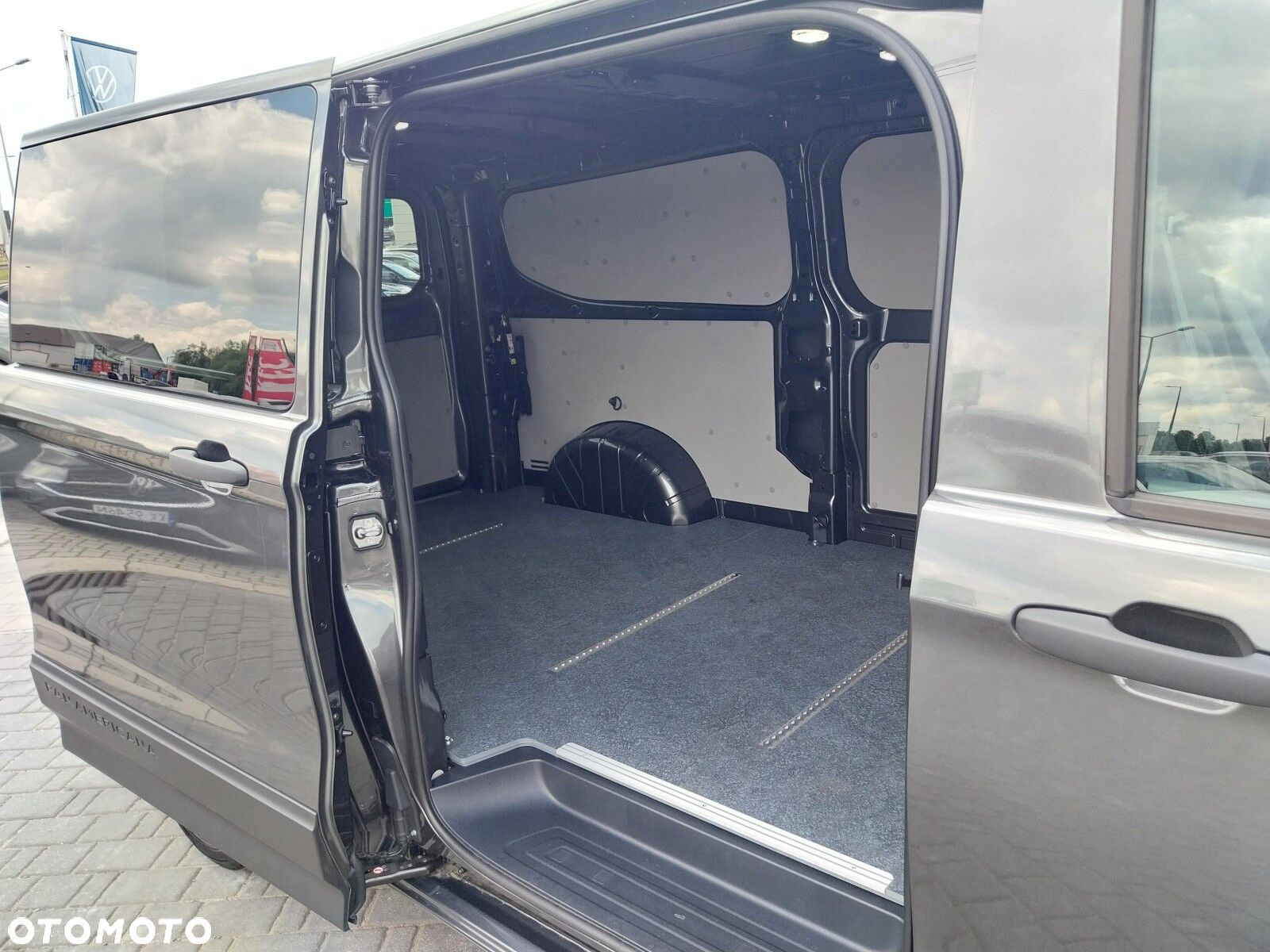 Volkswagen Transporter Transporter Furgon silnik: 2,0 l TDI 150 KM / skrzynia biegów: 6-biegowa manualna rozstaw osi: 3500 mm - 24