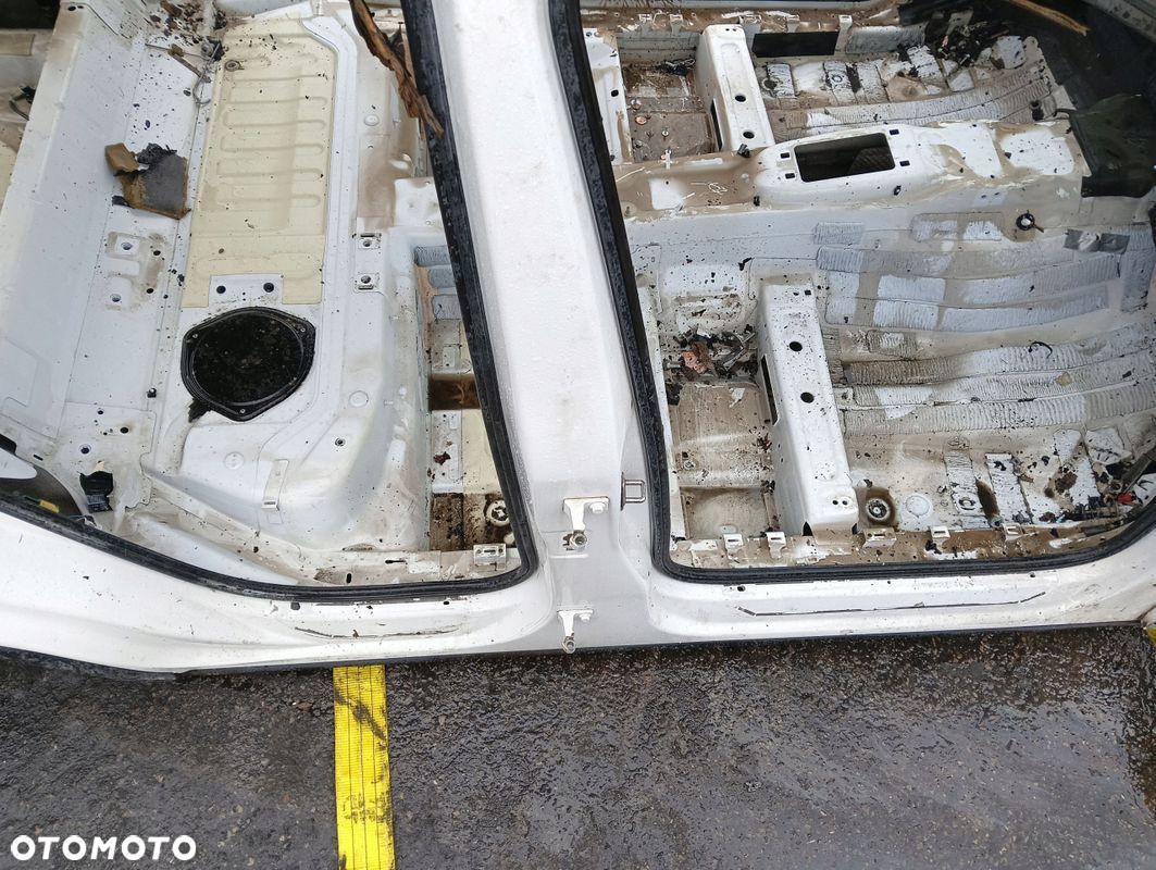 PRÓG PRAWY SŁUPEK ŚRODKOWY AUDI Q5 8R LIFT (2012-2016) KOD LAKIERU LY9C - 6